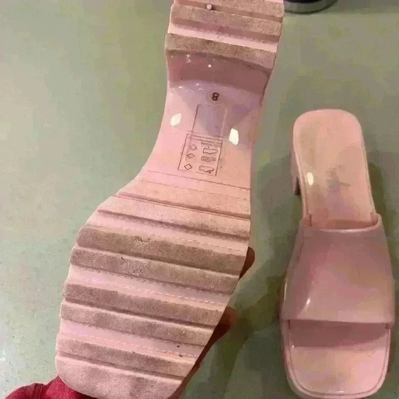 Shein pink sandals flip flops - Picture 2 of 5